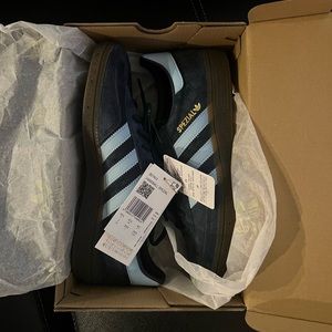 Adidas Handball Spezial 'navy gum' NEVER BEEN
WORN size: M 7/ W 8